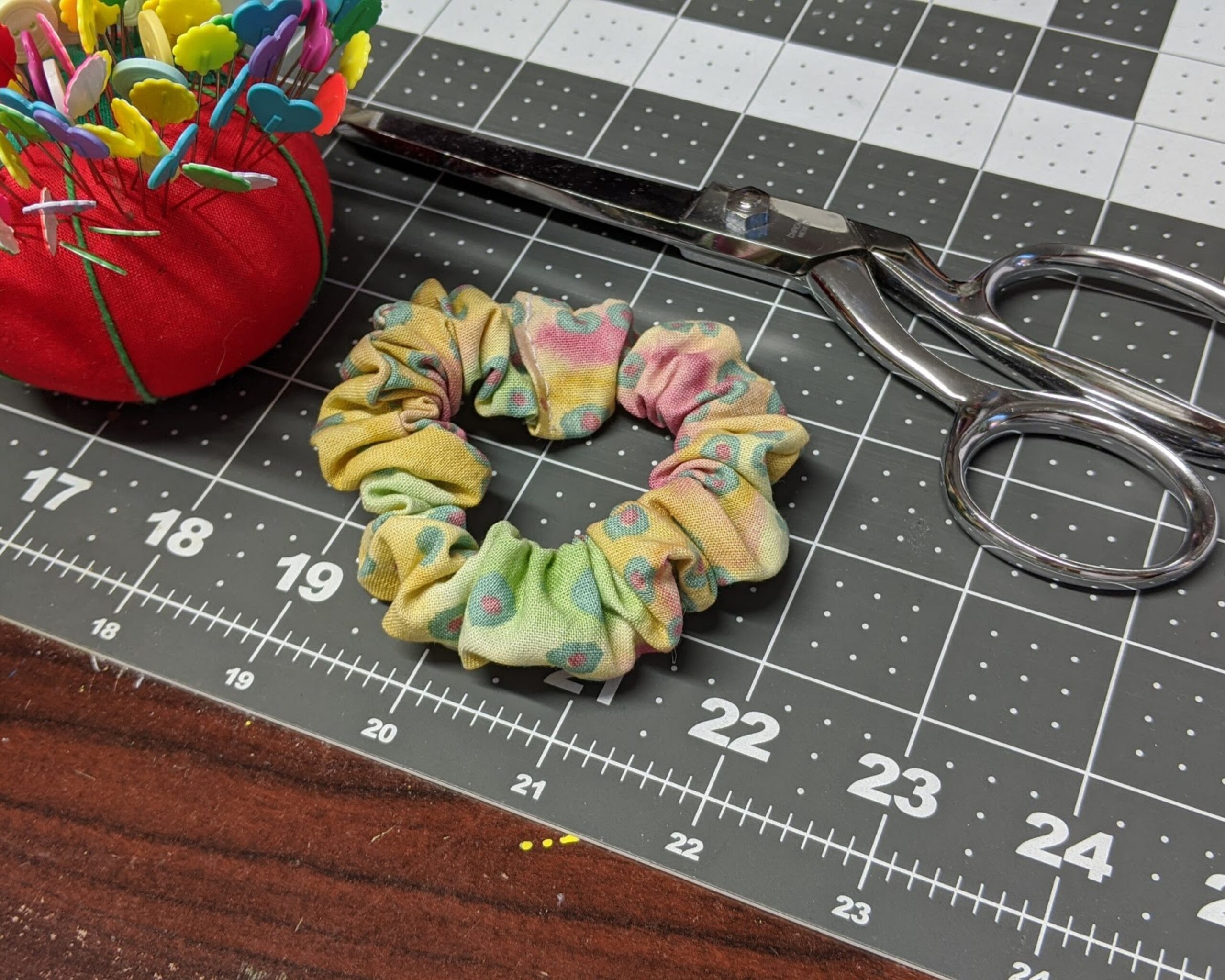 Skein Stitchers Presents – Sewing Scrunchies
